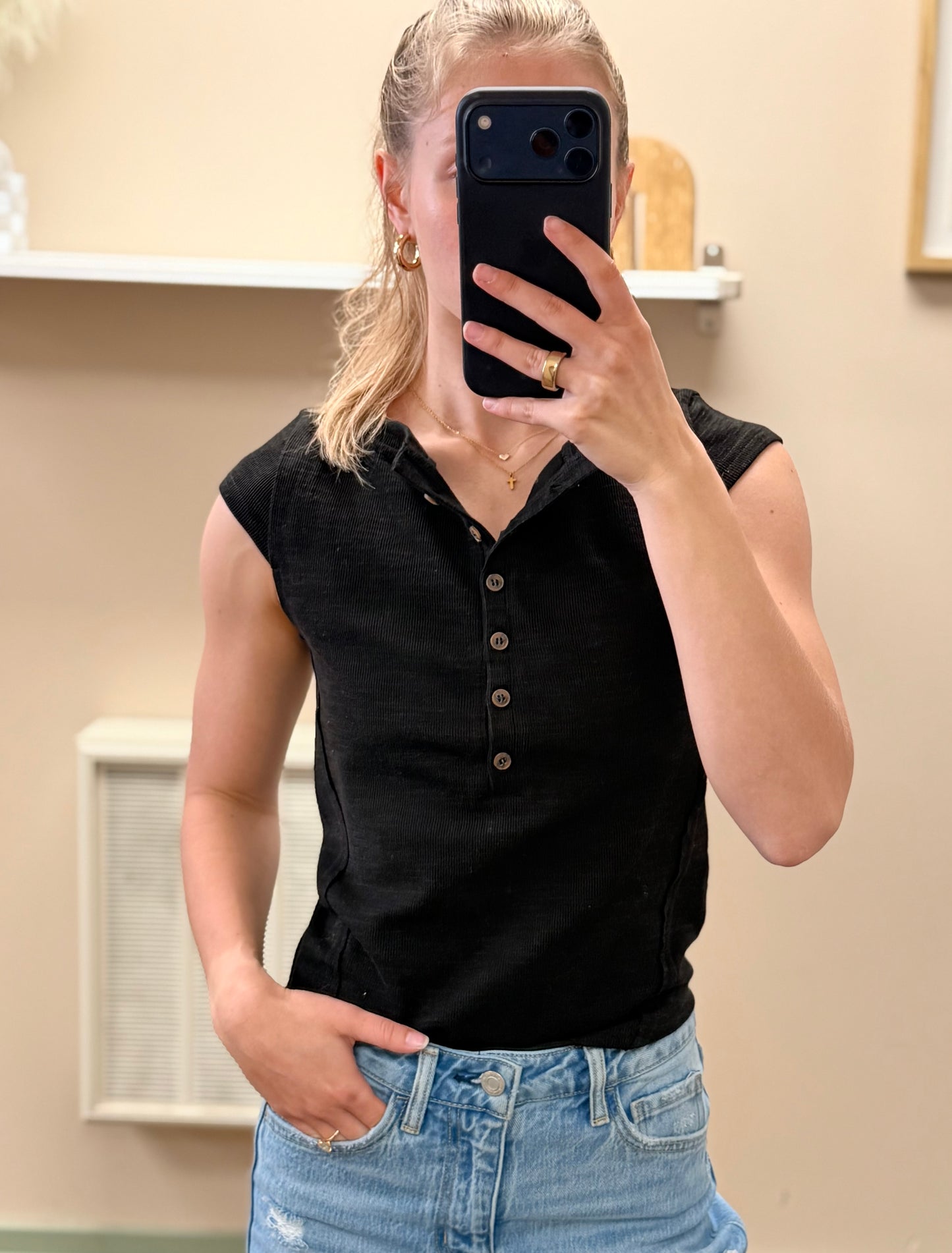 Essential Exposed Seam T