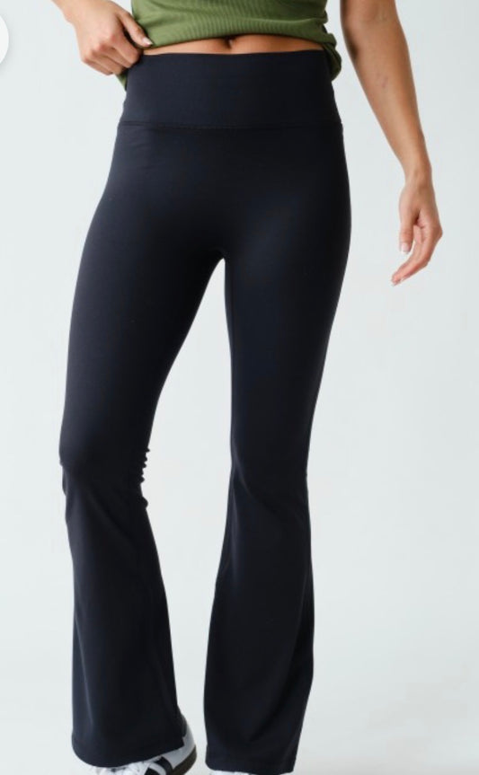 Go-To Flare Legging (black)