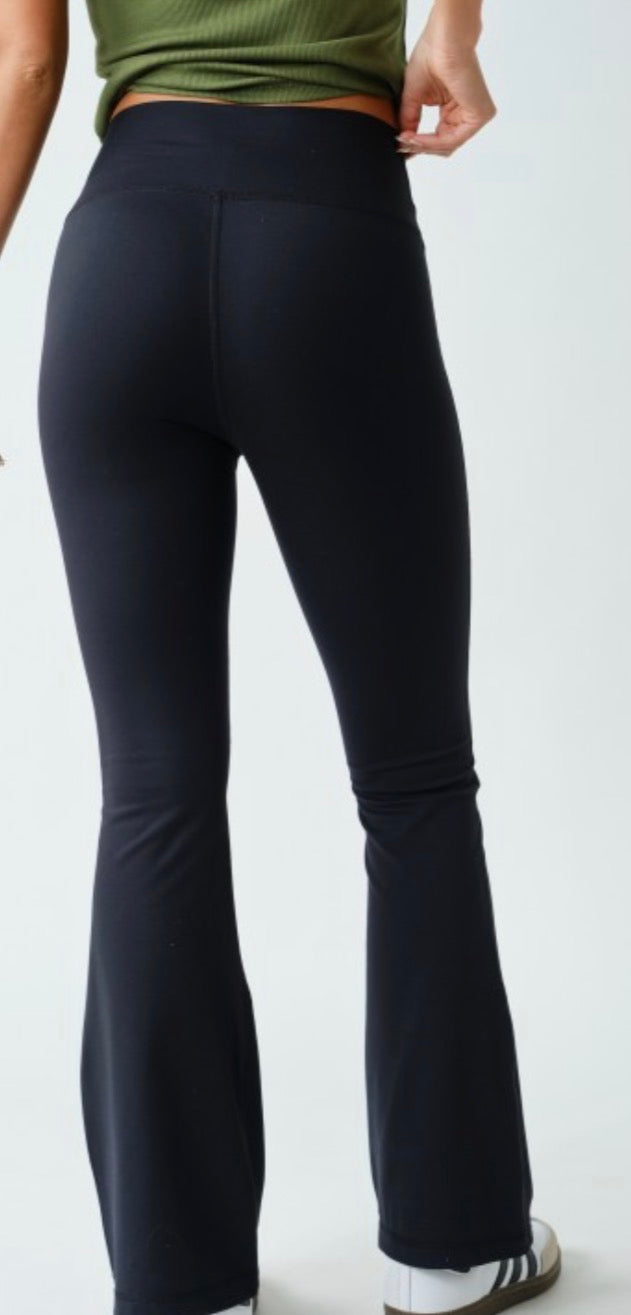 Go-To Flare Legging (black)