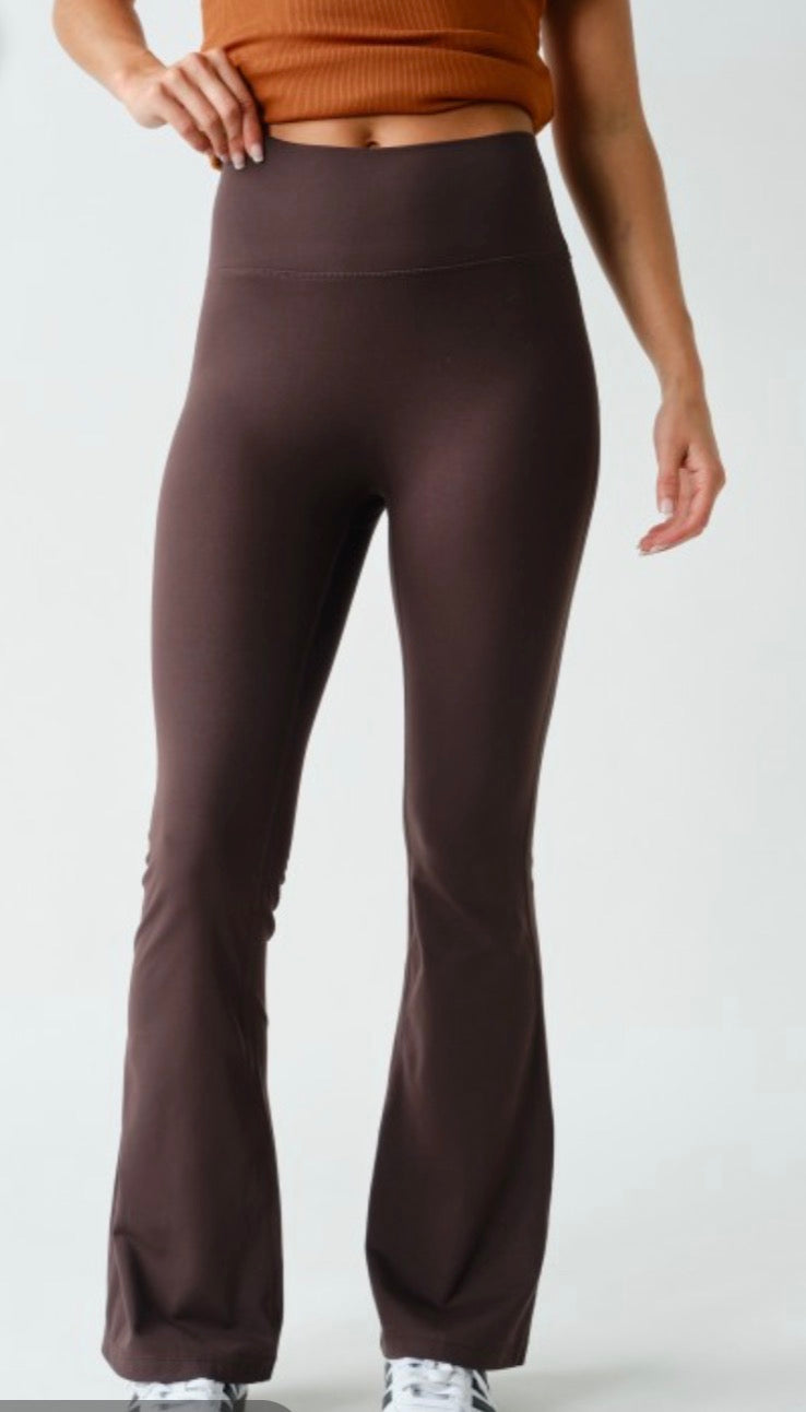 Go-To Flare Legging (brown)